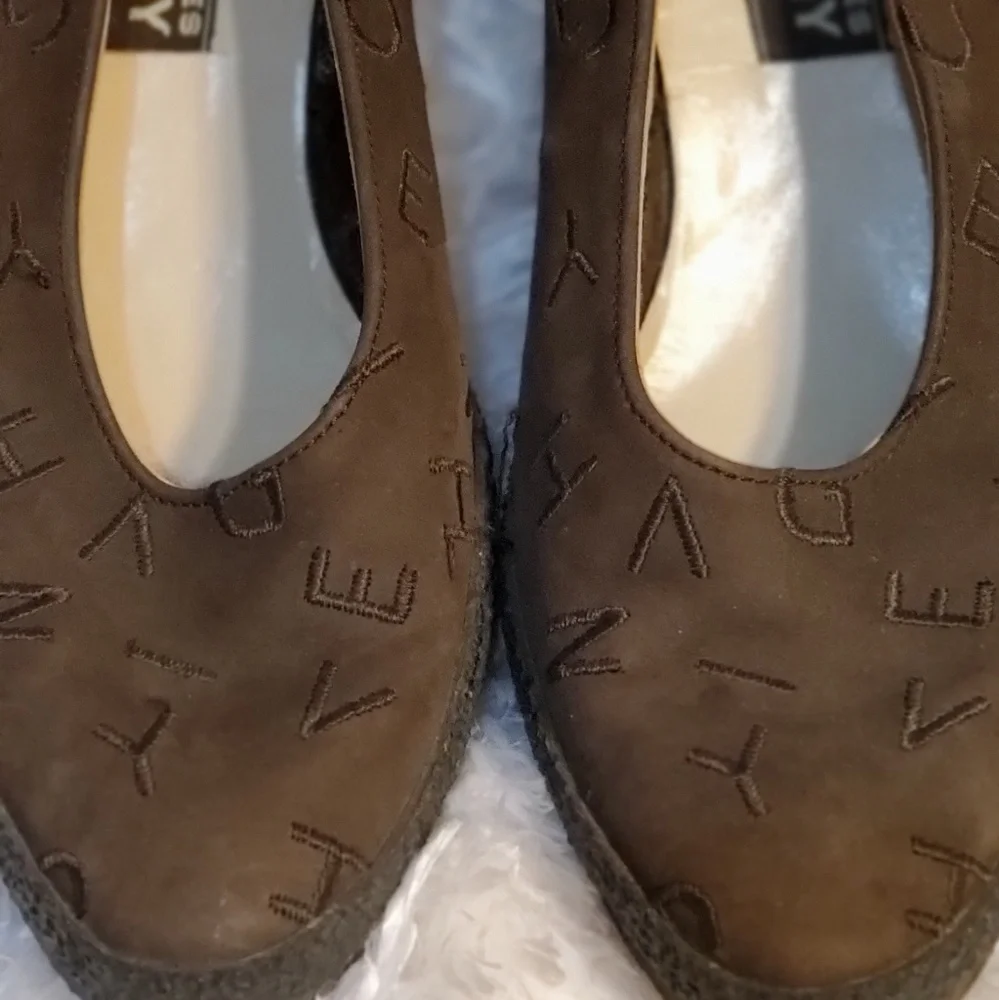 Chaussures Givenchy Shoes  BROWN Size 9‎ M